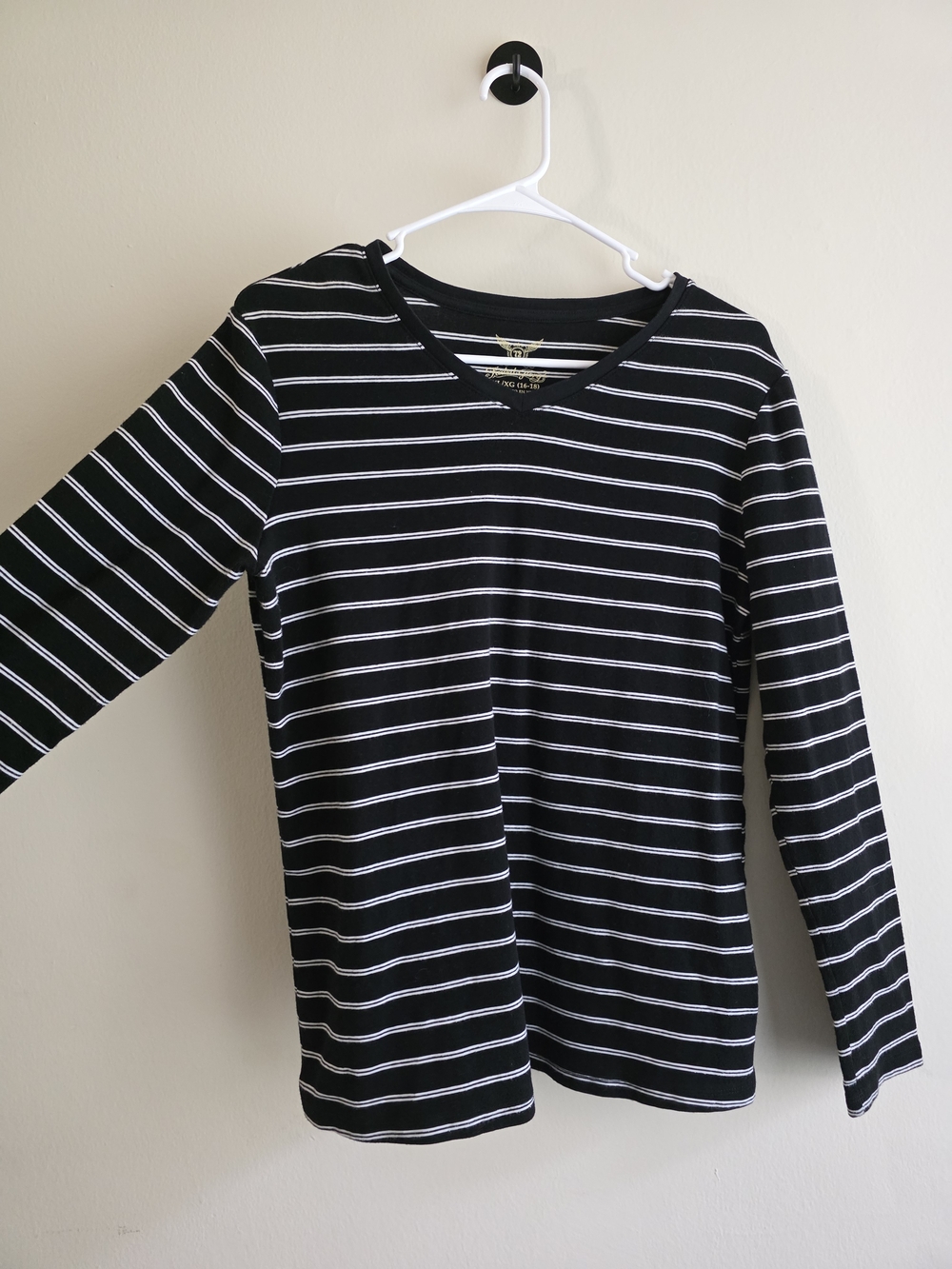 Girls Faded Glory Black & White Striped Long Sleeve V-Neck Shirt XL (16-18)